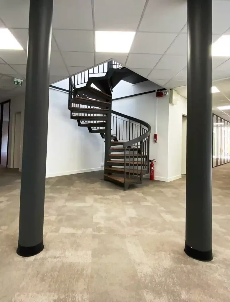 Amenagement de bureau design espace de travail professionnels renovation travaux extension copie 4 e1736763648784